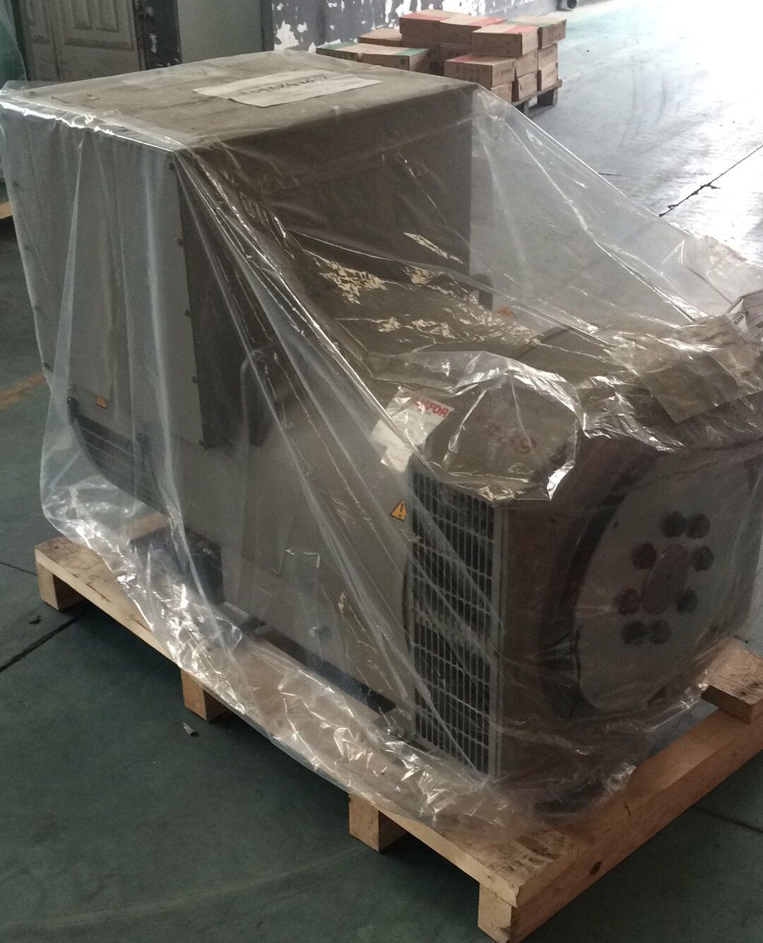 Alternator Stamford LVI 634 C do generatora Diesla o mocy 800 kVA